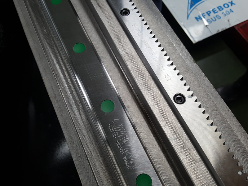 Máquina de corte do tubo do laser 1500W para o laser da tubulação do tubo da venda e o cortador do metal 1.5KW