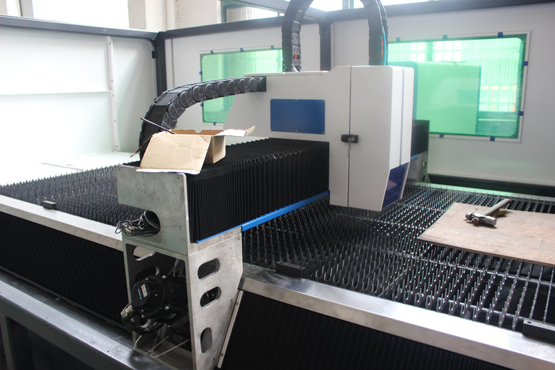Fabricante de China da máquina de corte do laser da chapa metálica de IPG 700w